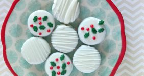 You will love these White Chocolate Covered Oreos for Christmas