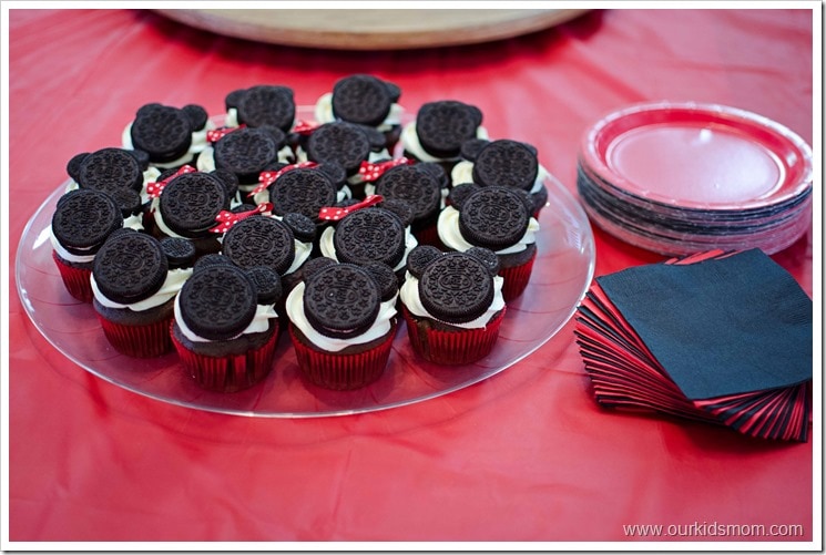 Mickey and Minnie Mouse oreo cupcakes