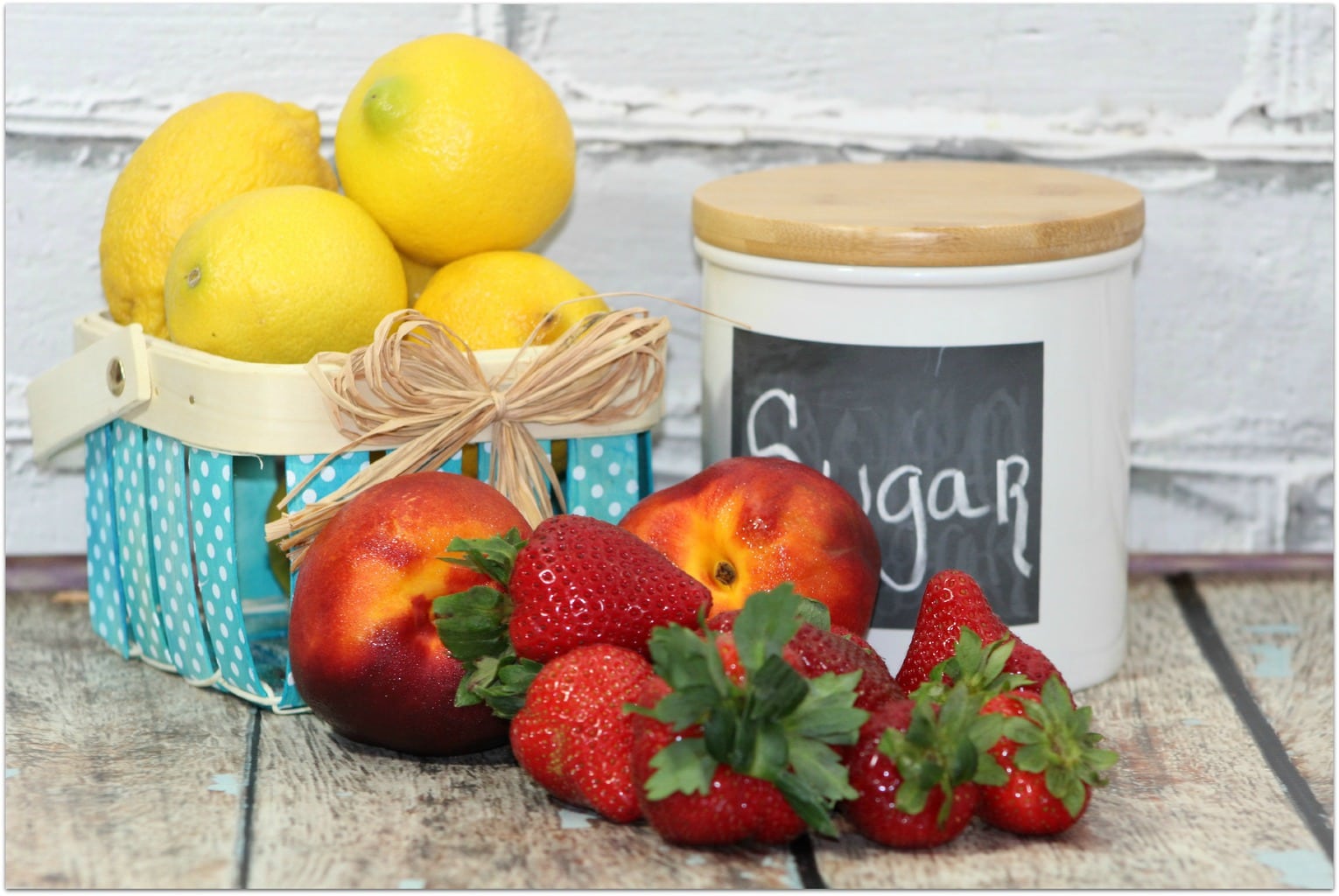 Looking for a refreshing Summer drink? This recipe for Strawberry Nectarine Lemonade is the bomb! 