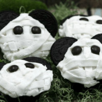 cupcakes decorated with Mickey Mouse mummy on grass