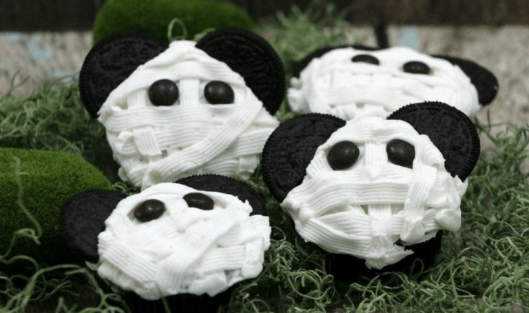Mickey Mouse Mummy Cupcakes