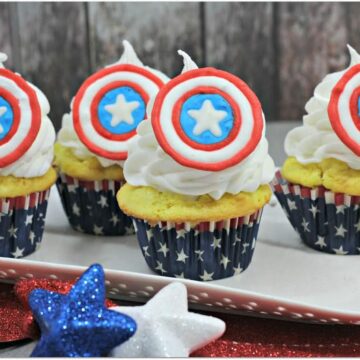 Love Captain America? These cupcakes are the perfect recipe for Marvel fun! Whether your throwing an Avengers party or just celebrating with the Cap, this will be a delicious dessert for your guests!