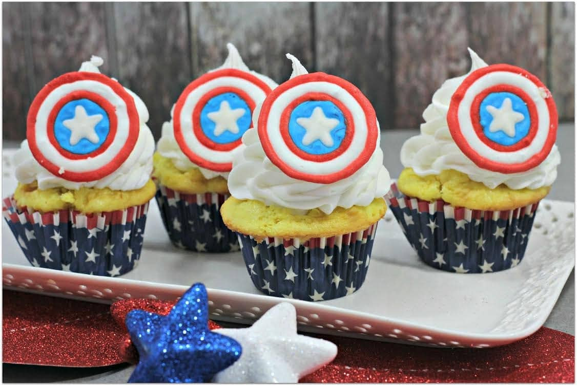 Love Captain America? These cupcakes are the perfect recipe for Marvel fun! Whether you're throwing an Avengers birthday party or just celebrating with a Captain America theme, this will be a delicious dessert for your family &  guests!