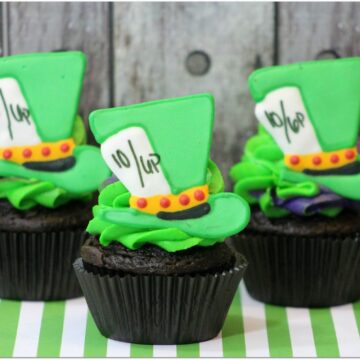 Who's excited for Alice Through the Looking Glass? I can't wait! These Mad Hatter Cupcakes would be so much fun at an Alice party! The recipe is a little tedious, but anyone can do it! Surprise your friends and family! Add some fun finger food appetizers and end the night with this special dessert!