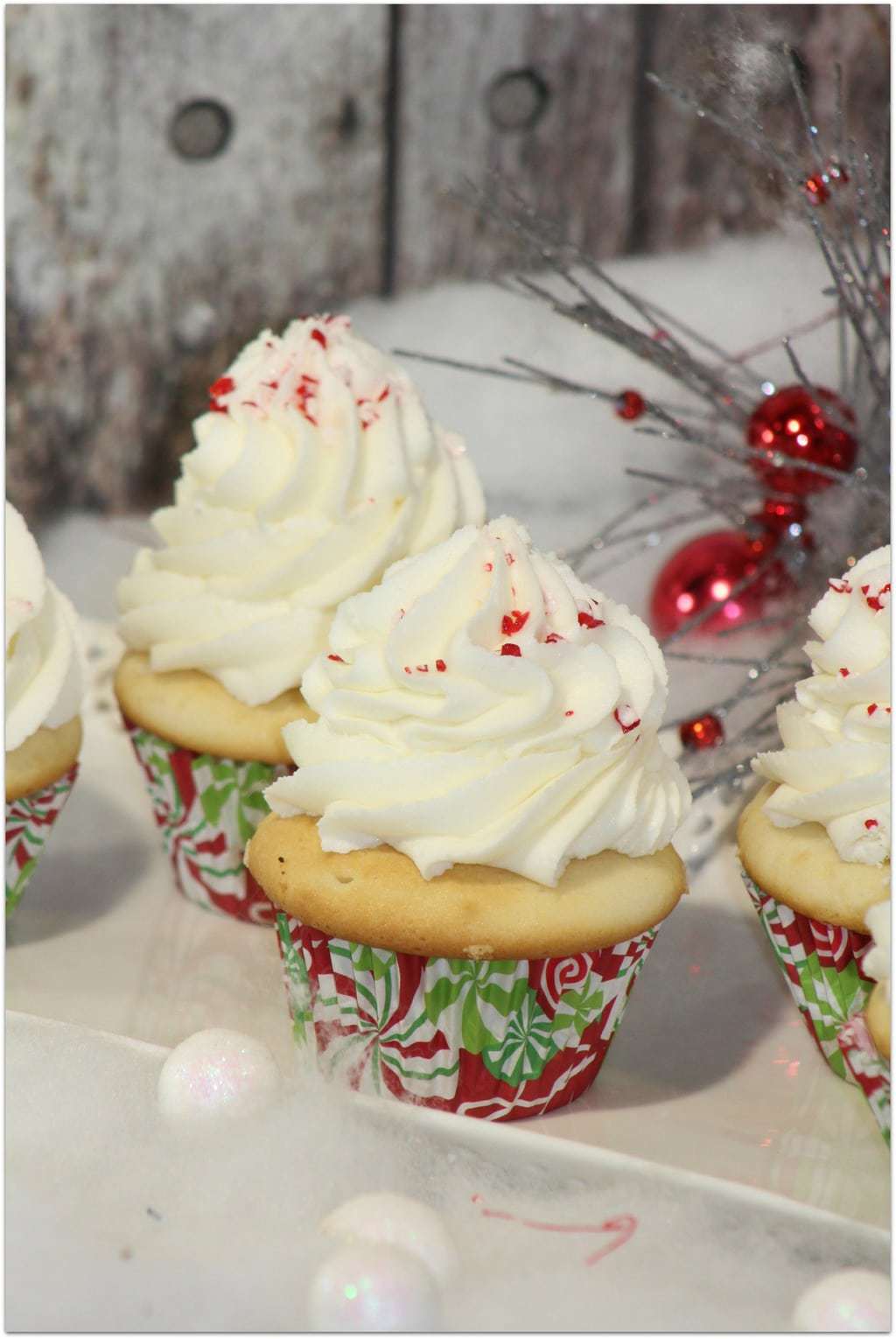 Who wants a Christmas cupcake? I’ve told you before that cupcakes are one of my favorite desserts for parties and celebrations, especially when kids are involved. This is an easy dessert recipe, but the result is just beautiful! As I always say, don’t buy cupcakes when you can DIY! Want to be able to produce a beautiful topping of frosting like you see here? My secret is the Wilton Frosting gun! You won’t believe how easy it is to produce professional looking desserts!