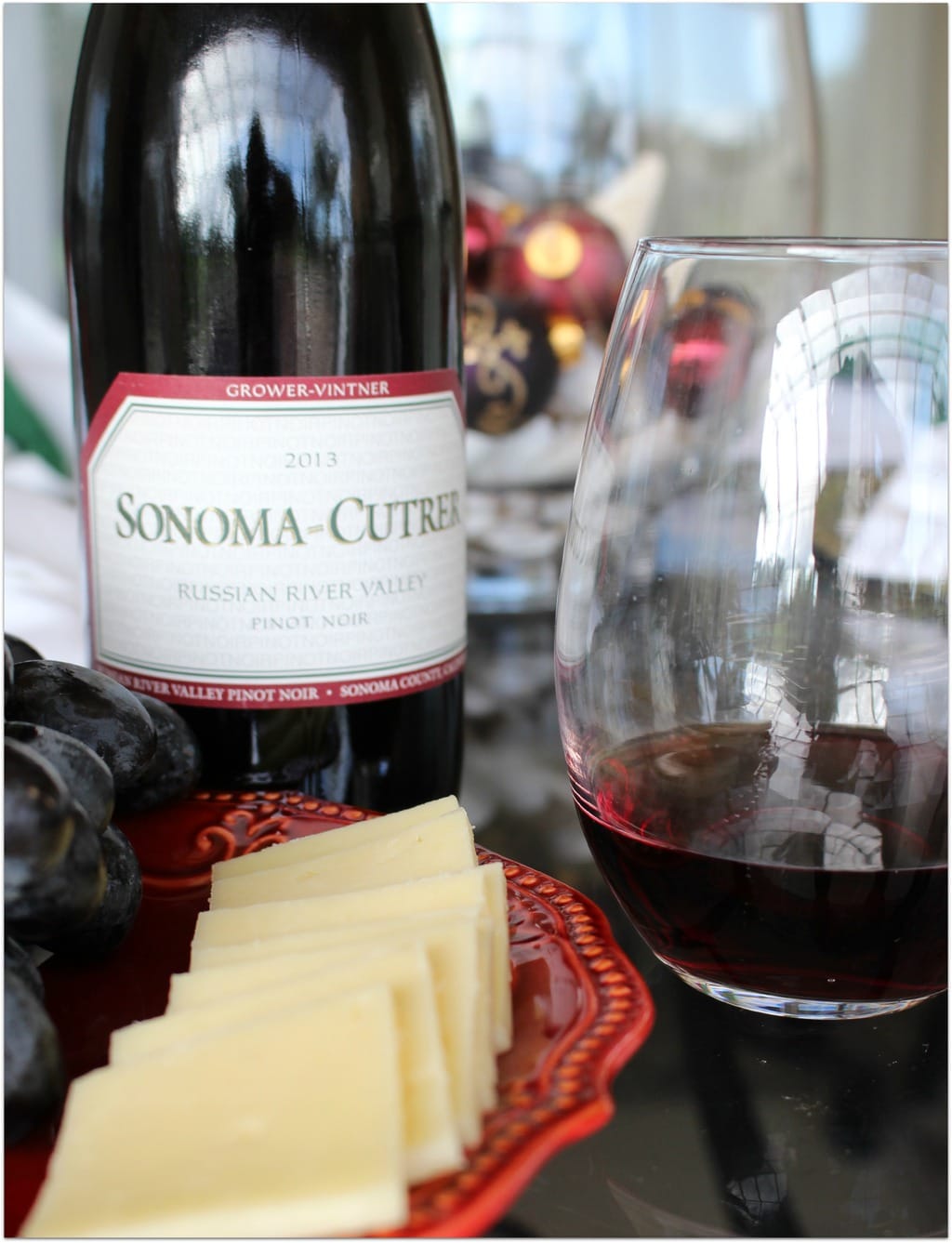 The complex flavors of the Sonoma Cutrer Russian River Pinot Noir are created from the grapes growing in temperatures that change dramatically between warm days and cool foggy nights of the Russian River Valley. The result is rich flavors of Bing cherry, wild strawberry, barrel spice and dark chocolate. 