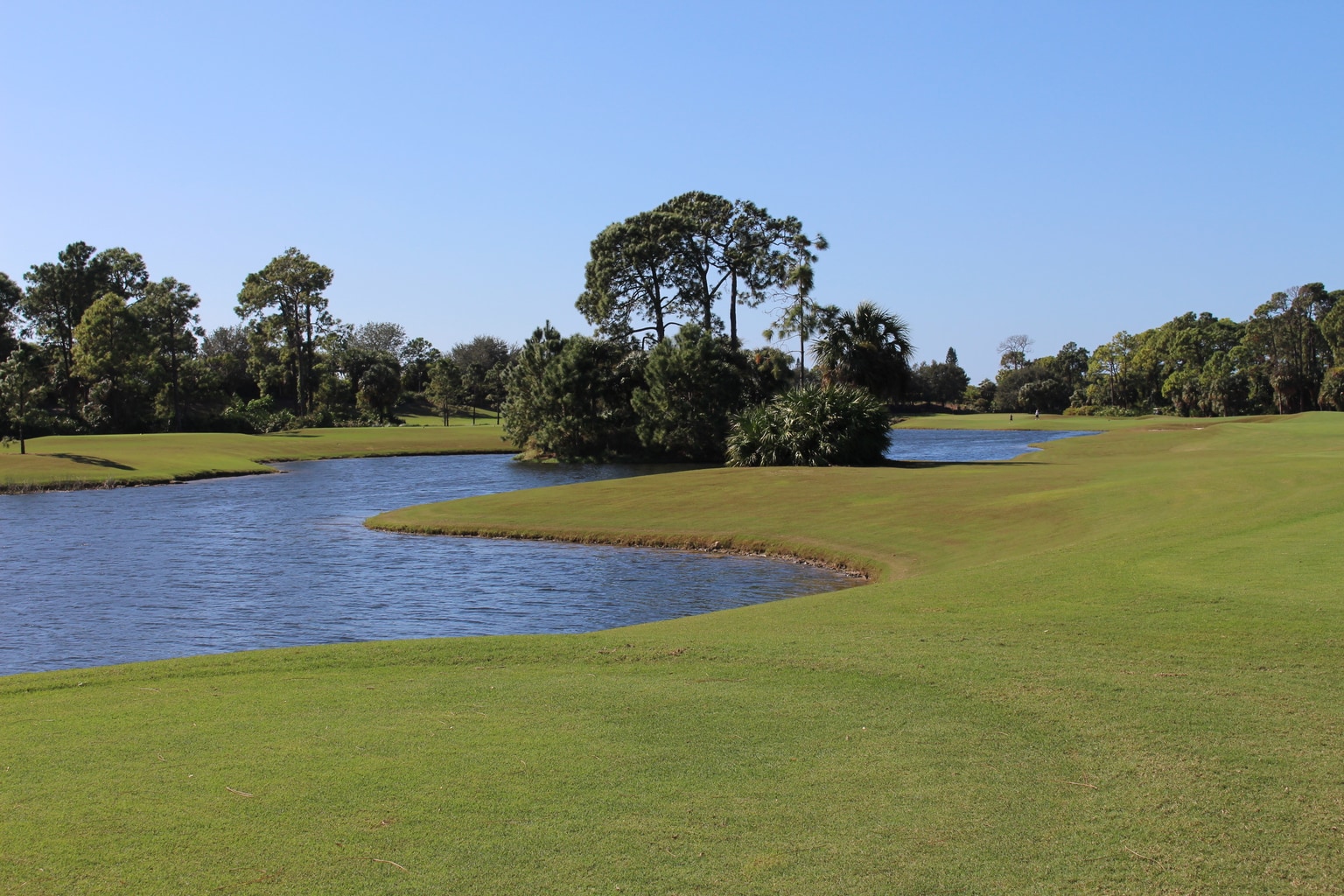 Just a couple of hours south of us on the Gulf of Mexico, Naples has everything you could want. Gorgeous beaches, amazing shopping, fantastic golf courses, and restaurants that make this foodie girl swoon.