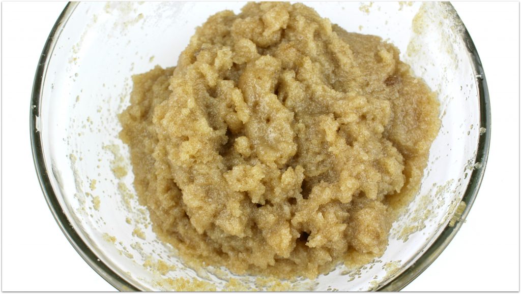 Doesn't the thought of a coconut brown sugar scrub just make you want to head right to the shower? 