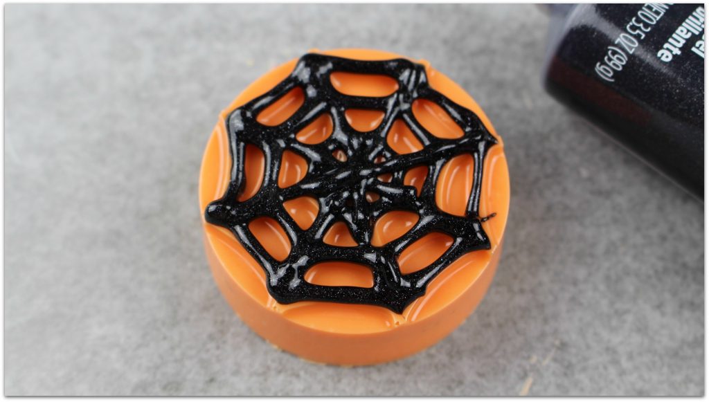 You're are going to love how easy it is to make these Halloween Spiderweb Oreos! Your friends will think you spent all day on these adorable cookies!