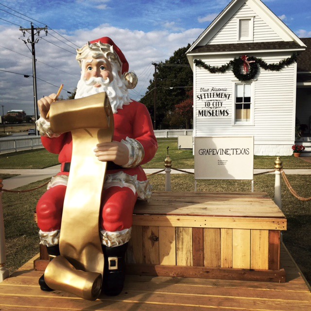 I have had Christmas in Grapevine on my calendar ever since I visited over the summer. I fell love with Grapevine then, but little did I know the lengths they take to celebrate Christmas! 