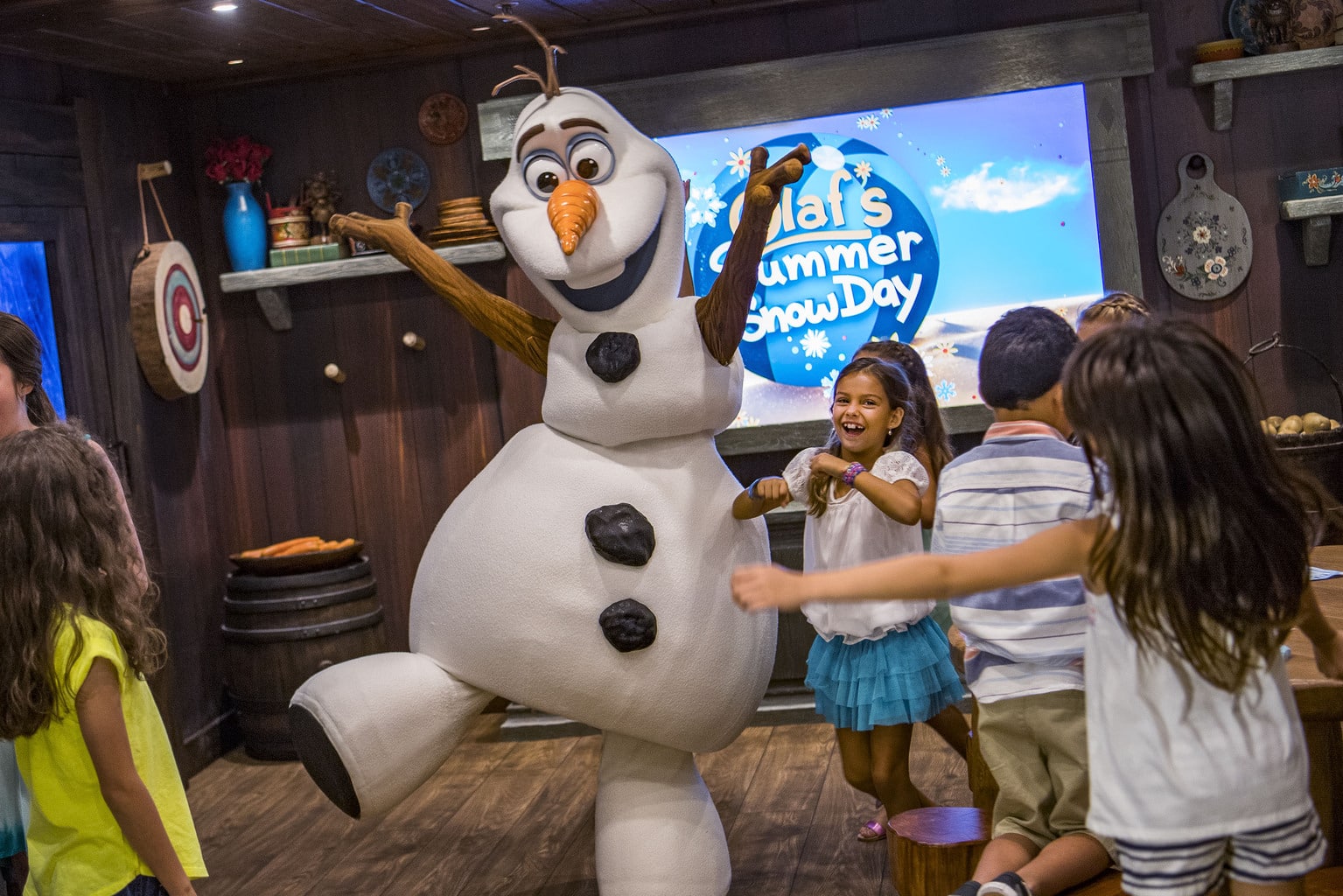 Earlier this month I had the honor of attending Frozen, A Musical Spectacular aboard the Disney Wonder. I have to say I was amazed!