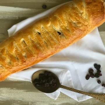 This Cranberry and Brie Braid is one of my go-to recipes for a party. It's easy elegant and so delicious.