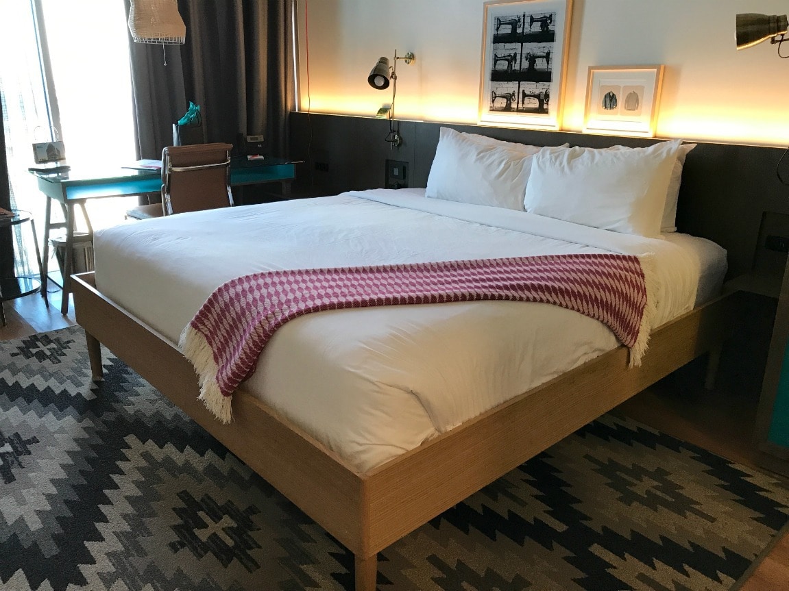 If you planning on visiting El Paso Texas for business or pleasure you can’t go wrong with a stay at the Hotel Indigo located right downtown. This property beautifully combines mid-century architecture with contemporary design.