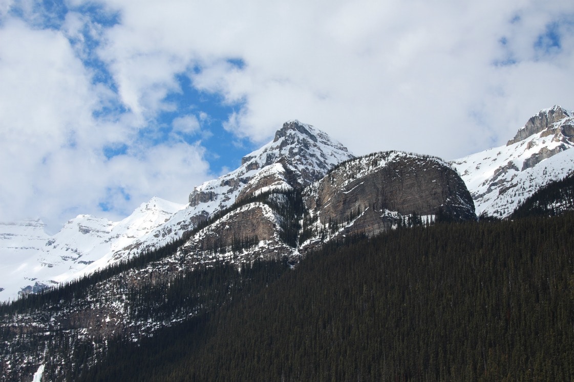 Thinking about a getaway in Banff? Get ready for mind-blowing scenic vistas, fabulous food, and more activities than you can imagine!