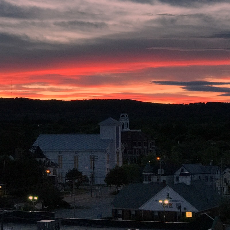 If you are heading to the Penobscot Bay area, I found the perfect place to stay in Rockland Maine. With cooler temps and gorgeous scenery, Maine has been on my list for ages. 