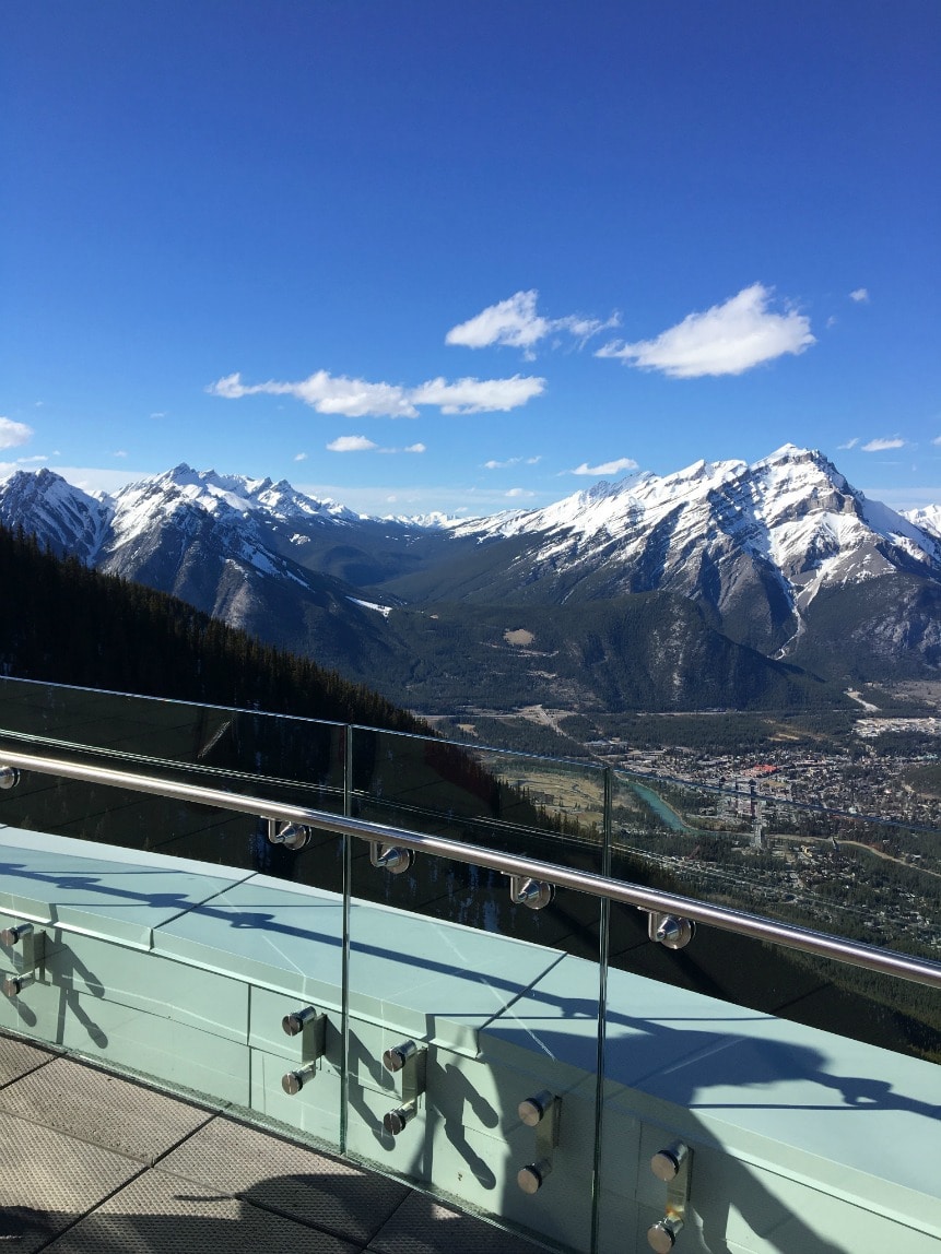 Thinking about a getaway in Banff? Get ready for mind-blowing scenic vistas, fabulous food, and more activities than you can imagine!