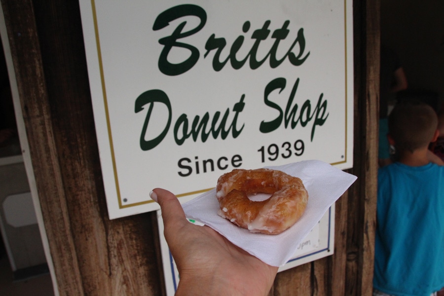 Last month when I spent some time in the Wilmington Beaches area, I was invited to experience the Carolina Beach Tasting History Tour. If you're a foodie like me, this is the perfect activity for an afternoon in Carolina Beach.