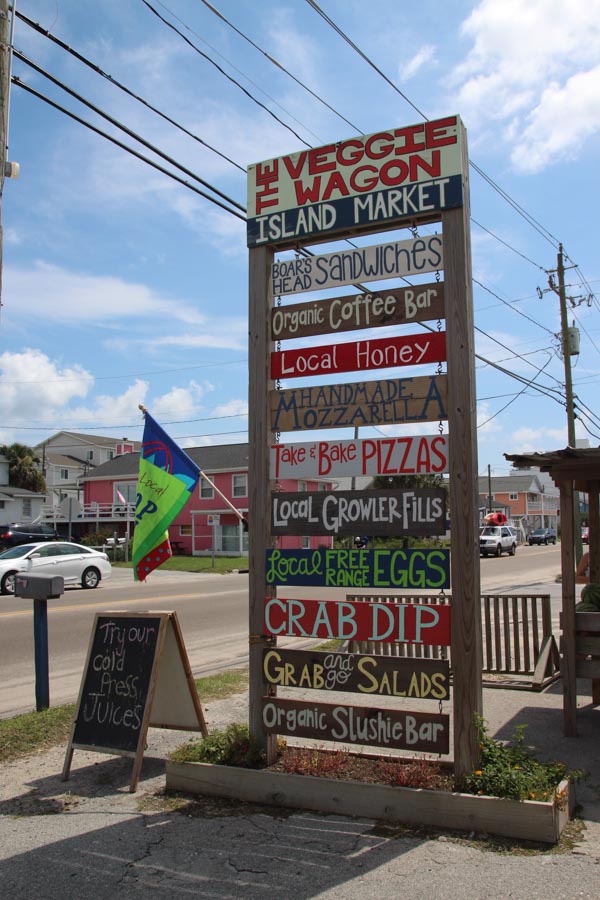 Last month when I spent some time in the Wilmington Beaches area, I was invited to experience the Carolina Beach Tasting History Tour. If you're a foodie like me, this is the perfect activity for an afternoon in Carolina Beach.