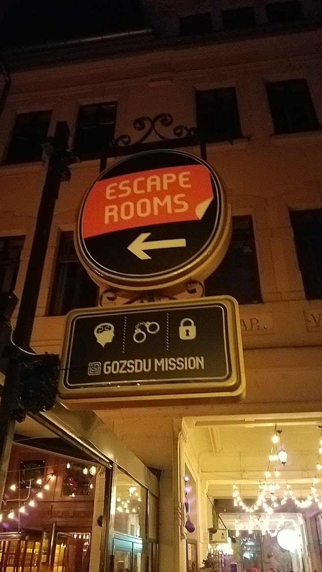 Sign for Escape Rooms.