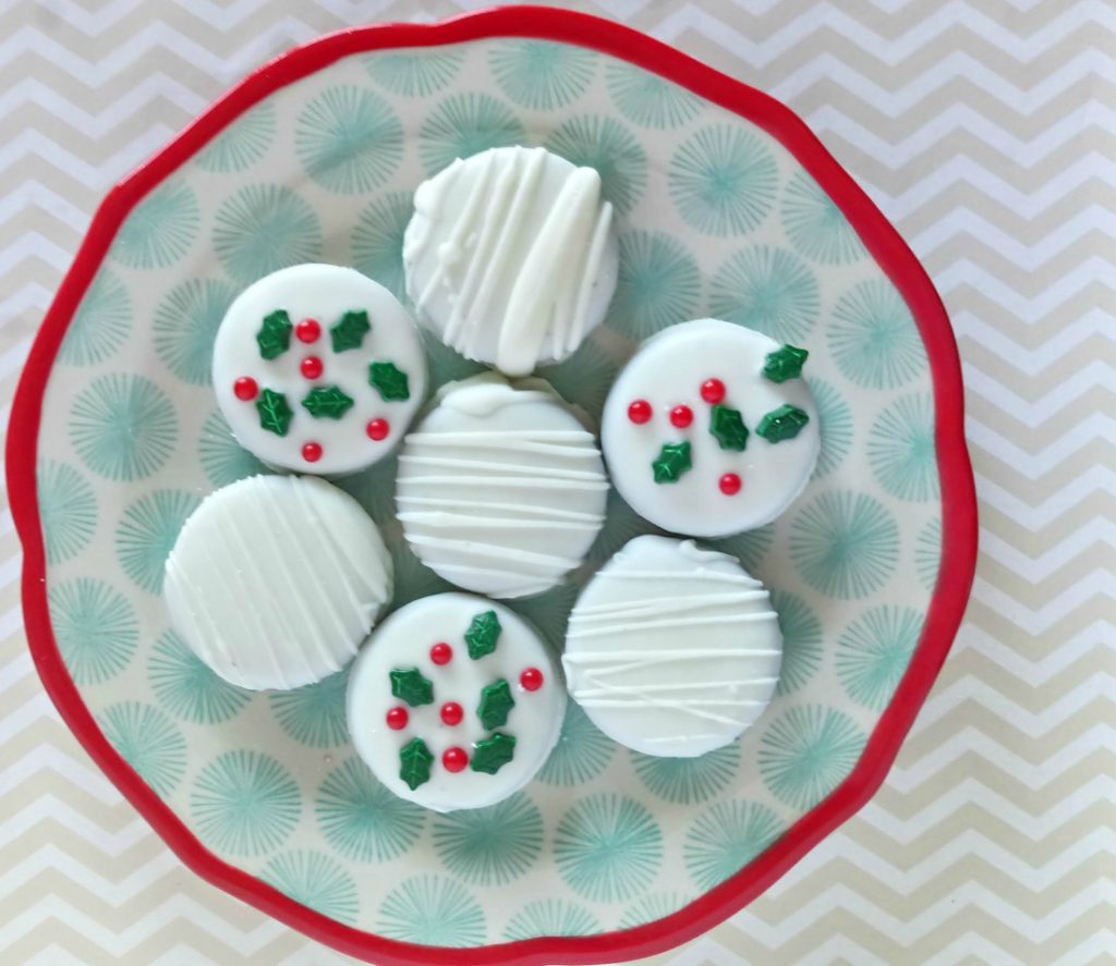 White Chocolate Covered Oreos for Christmas