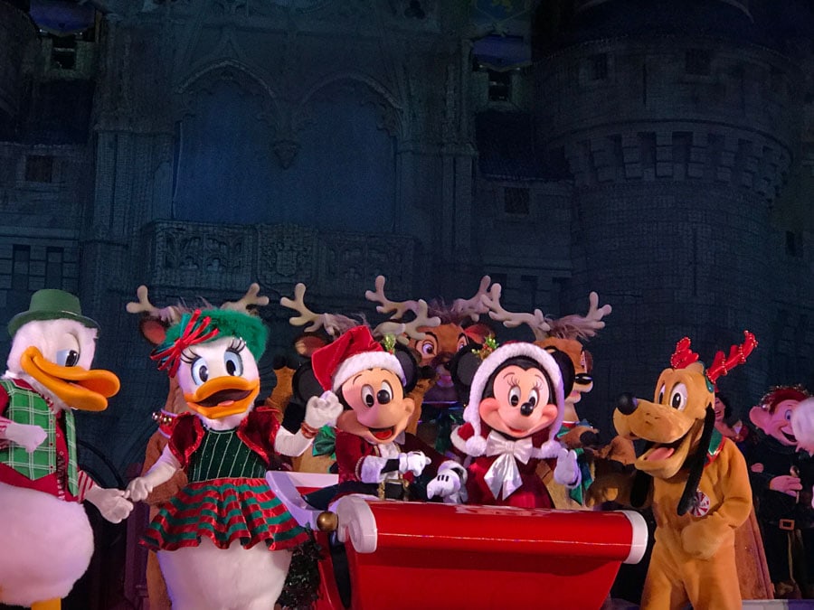 As I just took my girls to Disney World, I wanted to share my top 5 reasons you'll love Mickey's Very Merry Christmas Party. This wasn't my first time attending, but I will say this year was the best I've been to yet!