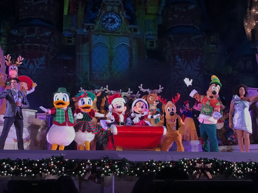 As I just took my girls to Disney World, I wanted to share my top 5 reasons you'll love Mickey's Very Merry Christmas Party. This wasn't my first time attending, but I will say this year was the best I've been to yet!