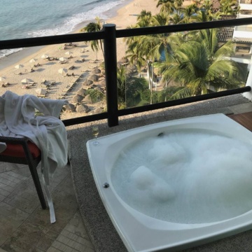 Now that the holidays are over, it's time to look into that Puerto Vallarta all-inclusive family trip you've always dreamed about. My kids love to travel, and once they discovered all-inclusive, they were hooked.