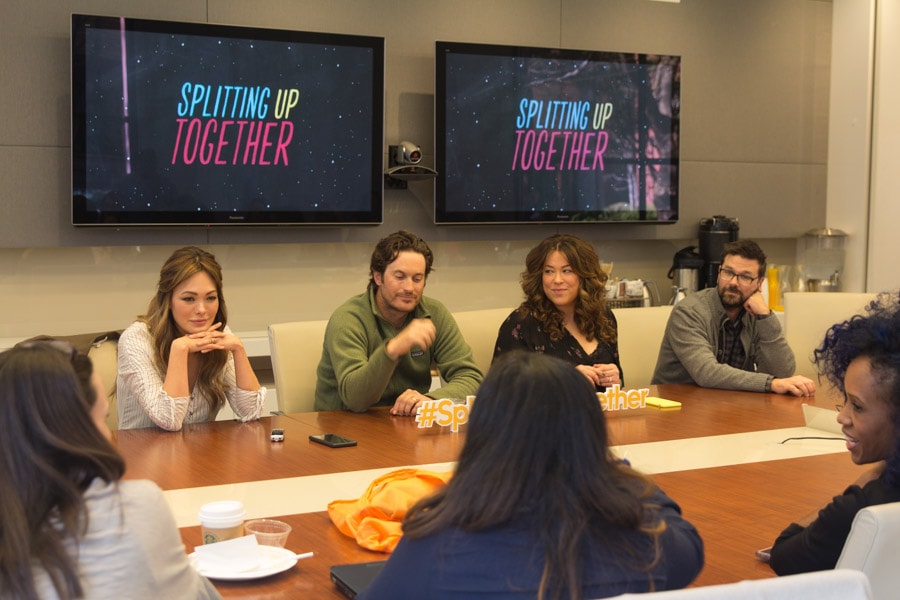 The series premiere of Splitting Up Together is tonight from 9:30-10:00 p.m. EDT on The ABC Television Network. I'm betting you've seen the hilarious commercial about this hilarious new show. Yes, it's as funny as it looks!