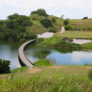  You've probably heard of Streamsong Resort if you're a golfer or have ever researched a luxury resort in central Florida. Driving down Walker Road in Polk County, you would never know you were about to enter the grounds of this stunning property.