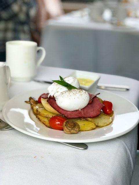 Most people don't expect to find amazing food on a Canadian Rockies train, but for Rocky Mountaineer, the gourmet food is a huge part of the journey.