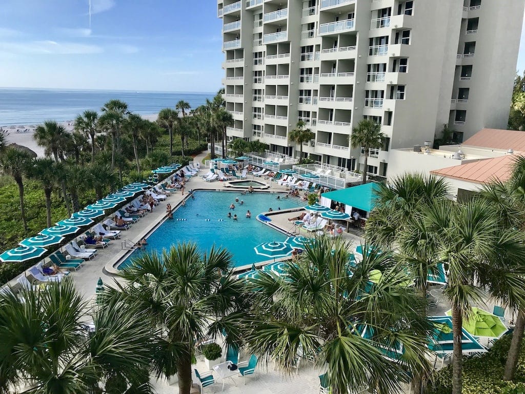 If you are shivering your way through the winter with a longing for warmer climes, a Longboat Key, Florida vacation might be just what you need. This upscale resort, located in Sarasota County on Florida's west coast, has all the ingredients needed for relaxing beach vacation.