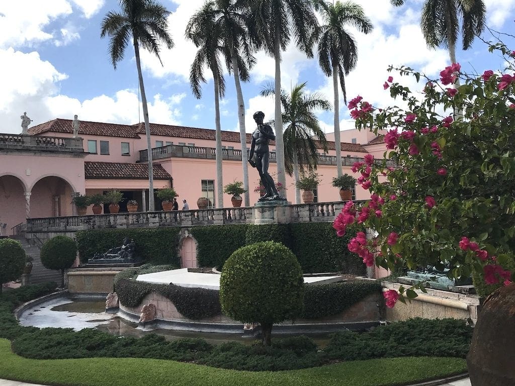 If you are shivering your way through the winter with a longing for warmer climes, a Longboat Key, Florida vacation might be just what you need. Longboat Key Resort & Spa, an upscale resort located in Sarasota County on Florida's west coast, has all the ingredients needed for relaxing beach vacation.