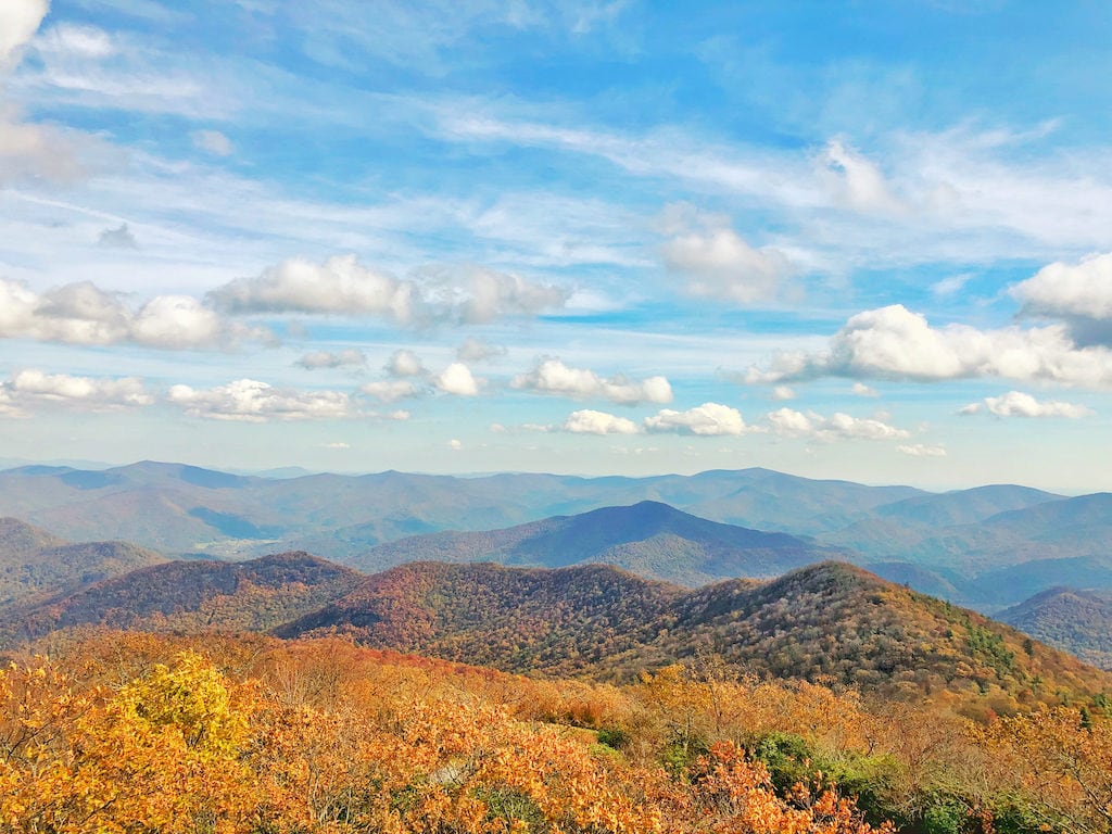 The east coast has incredible fall foliage from Georgia to Maine. Take in the autumn splendor of the coast and inland areas of these gorgeous destinations.