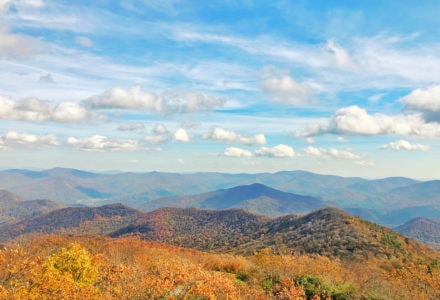 The east coast has incredible fall foliage from Georgia to Maine. Take in the autumn splendor of the coast and inland areas of these gorgeous destinations.