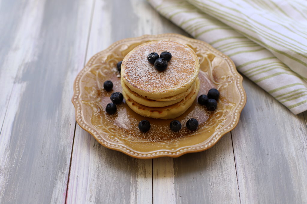Who else loves fruit pancakes? They are such an easy breakfast, and I always make too many on purpose so I have to freeze some for later!