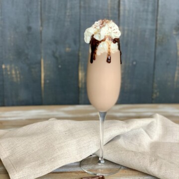 If you're wondering how to make a turtle cocktail, I've got you covered. We've taken all the deliciousness that's in a chocolate, caramel, and pecan turtle cluster and put it in an adult beverage.