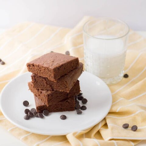 When you need something sweet, these Weight Watchers Brownies are perfection. Dark chocolate brownies are my preference when it comes to chocolate anything!