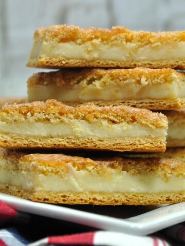 These churro cheesecake bars are the perfect dessert to serve at the end of any meal. Everyone will love the crunchy outside and creamy cheesecake inside.
