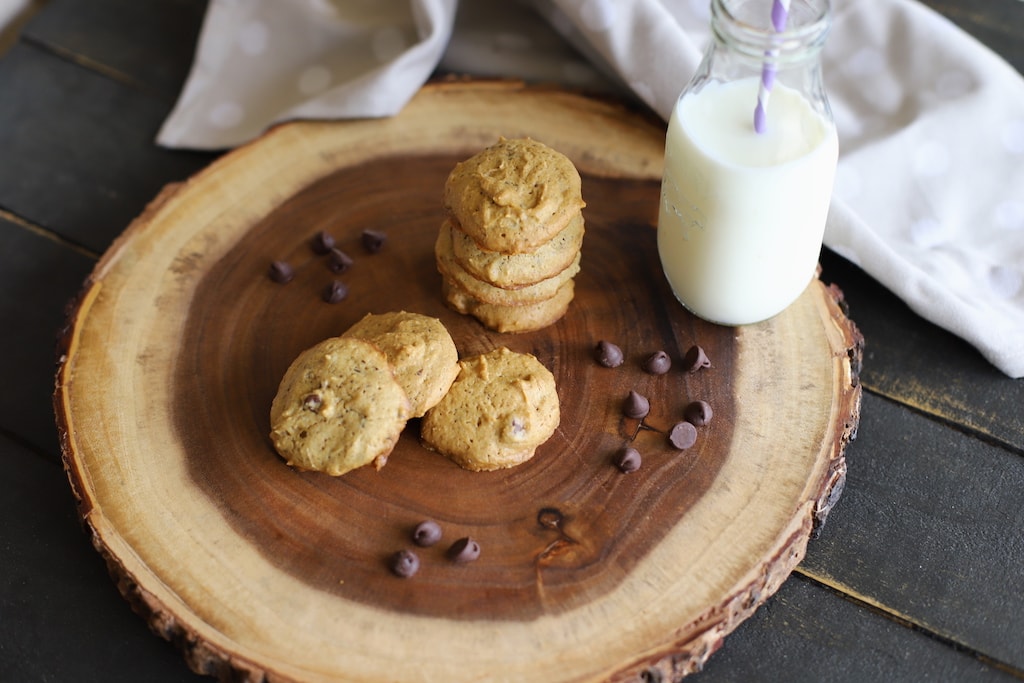 I needed a healthier version of peanut butter chocolate chips cookies in my house. Like you, we have been staying at home and snacking a little too much!