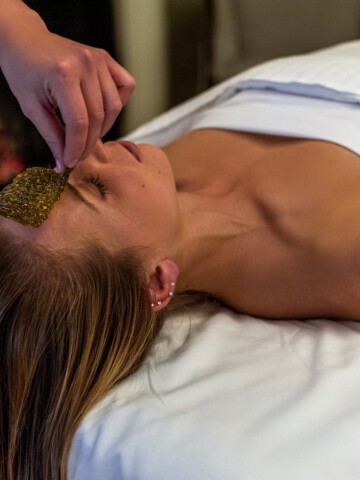 woman getting a seaweed facial