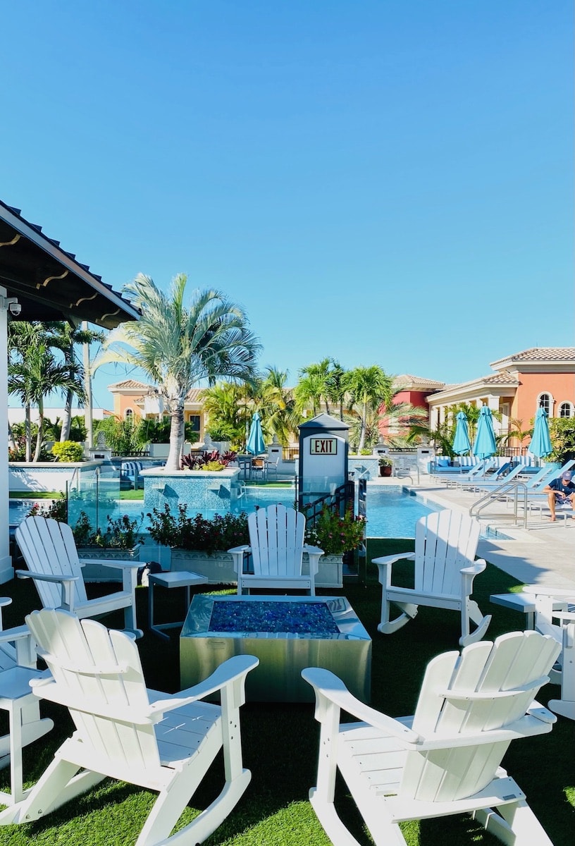 luxury hotel in Naples Florida pool 