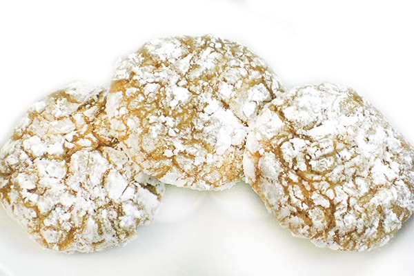 Cookies dusted with powdered sugar.