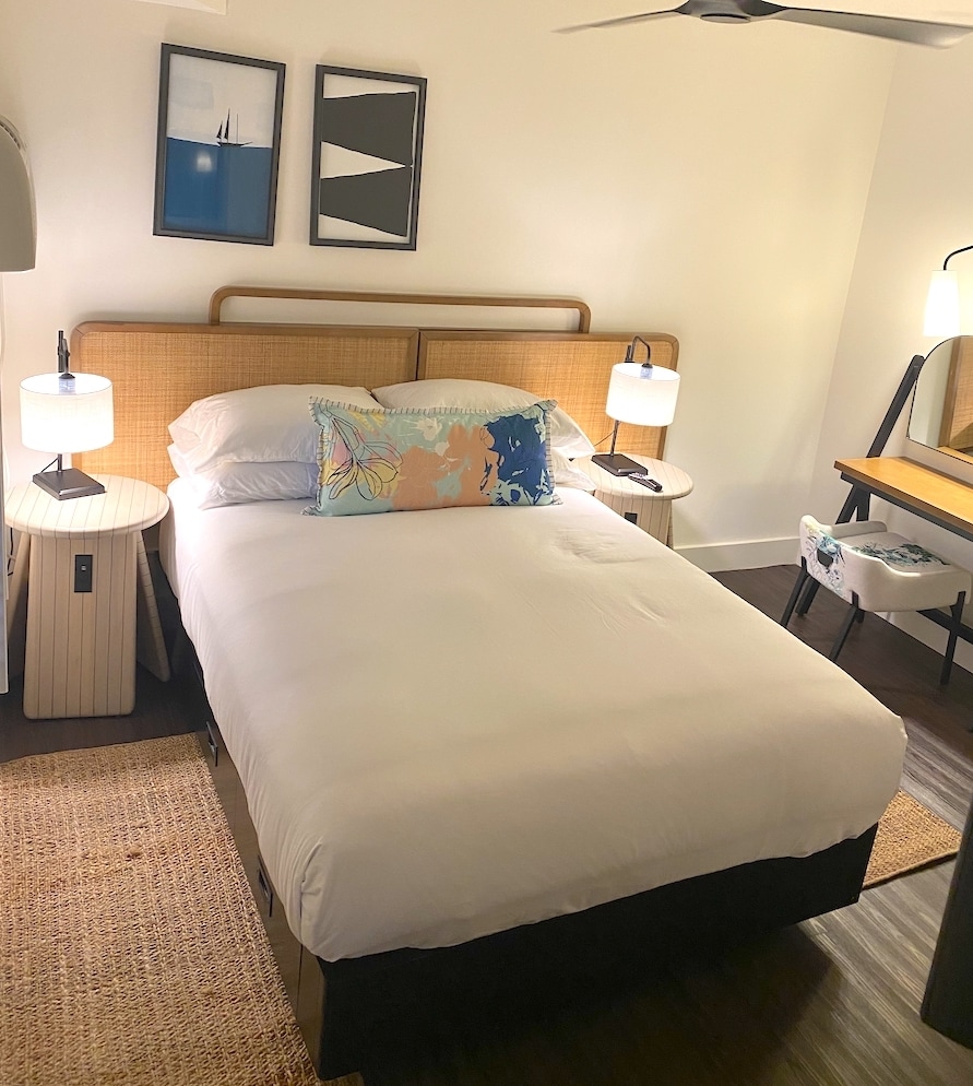 key west lighthouse hotel bedroom 2