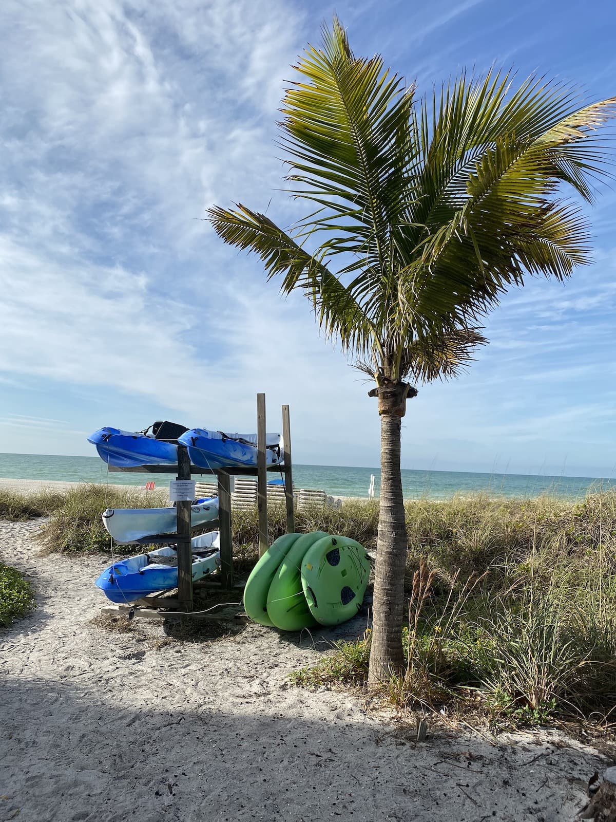 Kayaks at Mainsail Beach Inn.