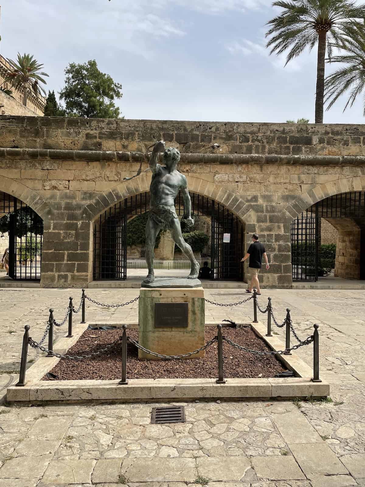 The slinger, bronze statue in Palma