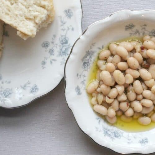 White bean dip with bread.