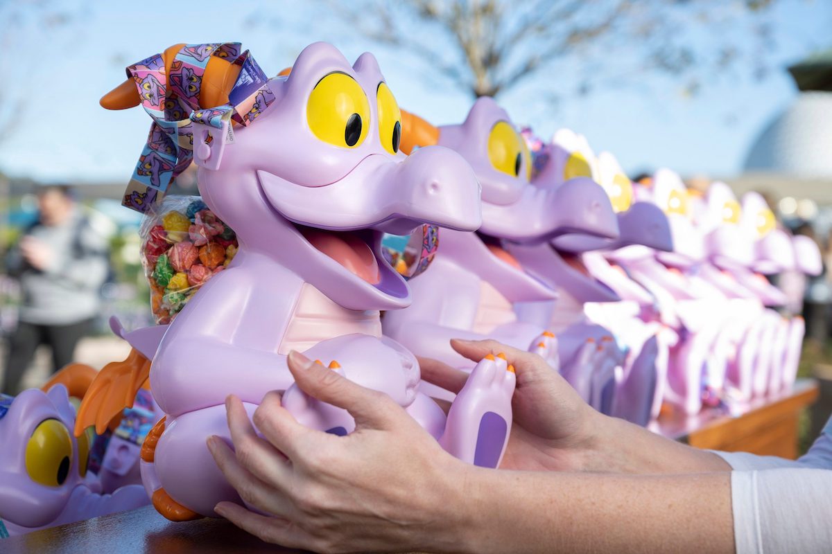 Epcot Festival of the Arts 2022 Figment popcorn bucket.