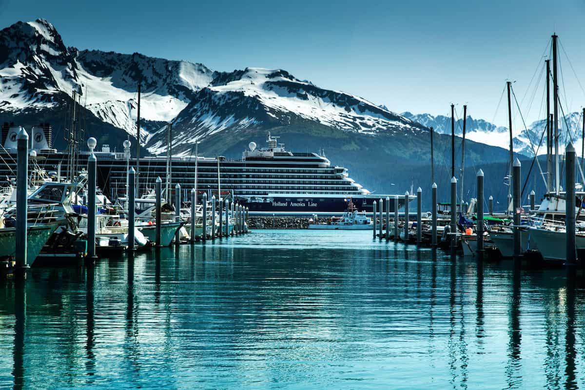 best-time-to-cruise-alaska-to-see-whales-food-fun-faraway