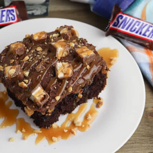 How to Make a Snickers Cake | Desserts-101.com