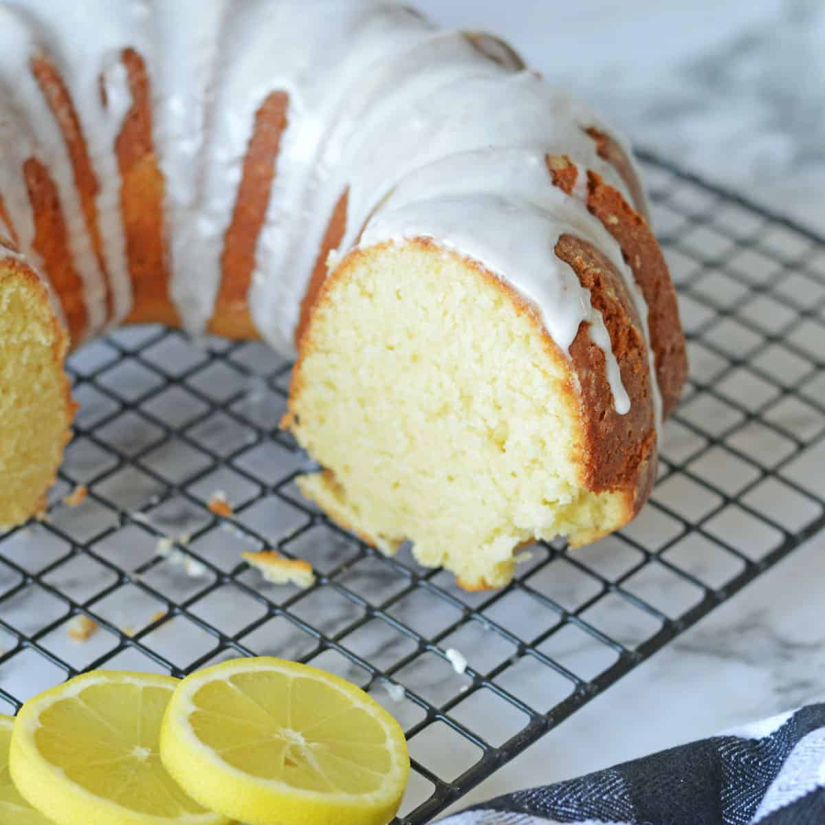 https://kellystilwell.com/wp-content/uploads/2022/03/Italian-lemon-pound-cake-partial-1.jpg